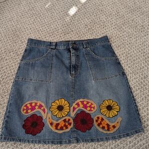 Lilly Pulitzer Rare Denim Skirt With 60's Style Embrodiered Flowers Size 6